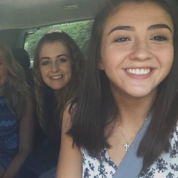 Meet your Posher, Laura - Picture 1 of 1